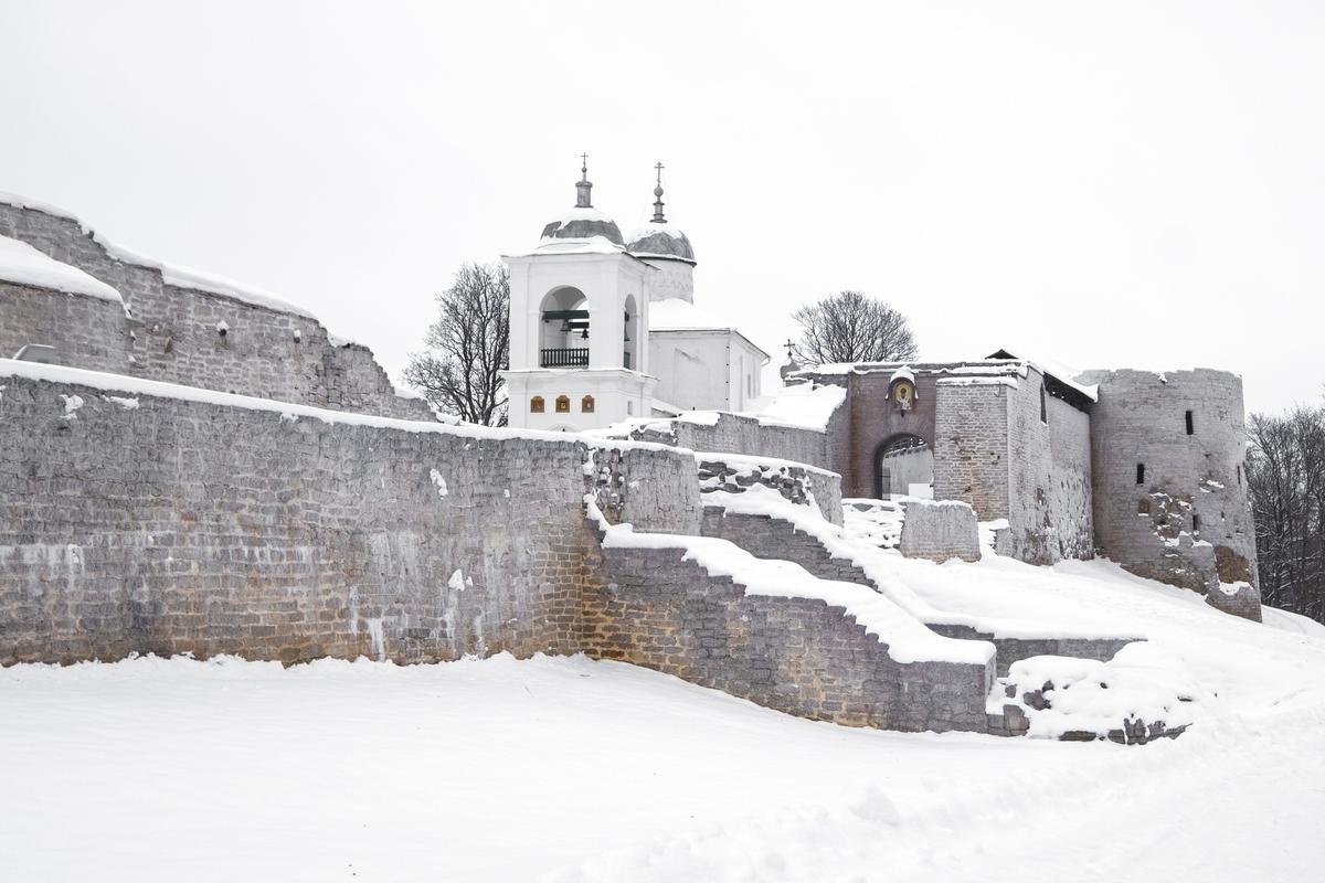 Изборск, Печоры