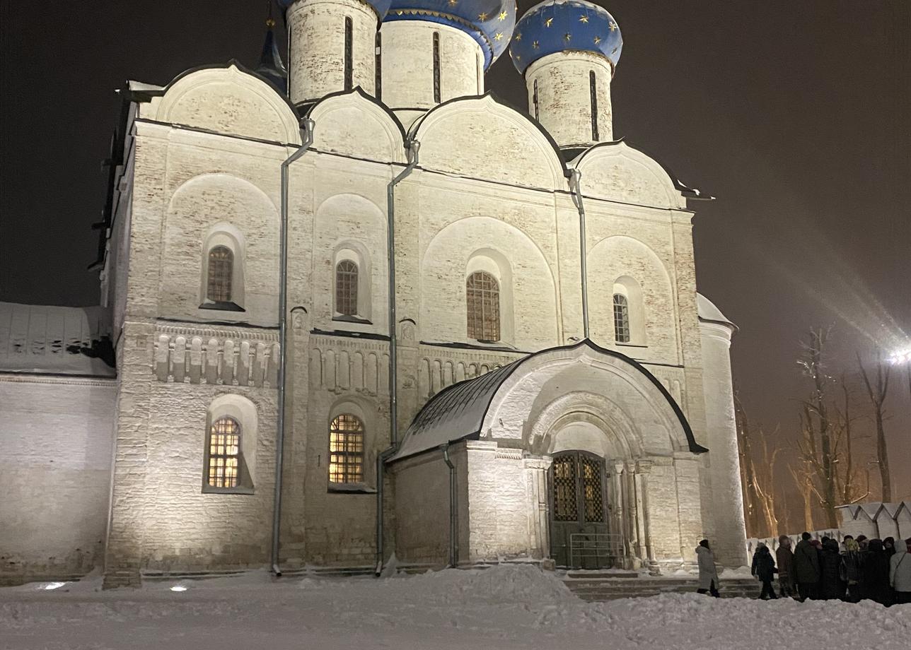 Ездили в новогодние праздники 3-4 января. Тур понравился, впечатлений много, размещение в гостинице на окраине Суздаля
