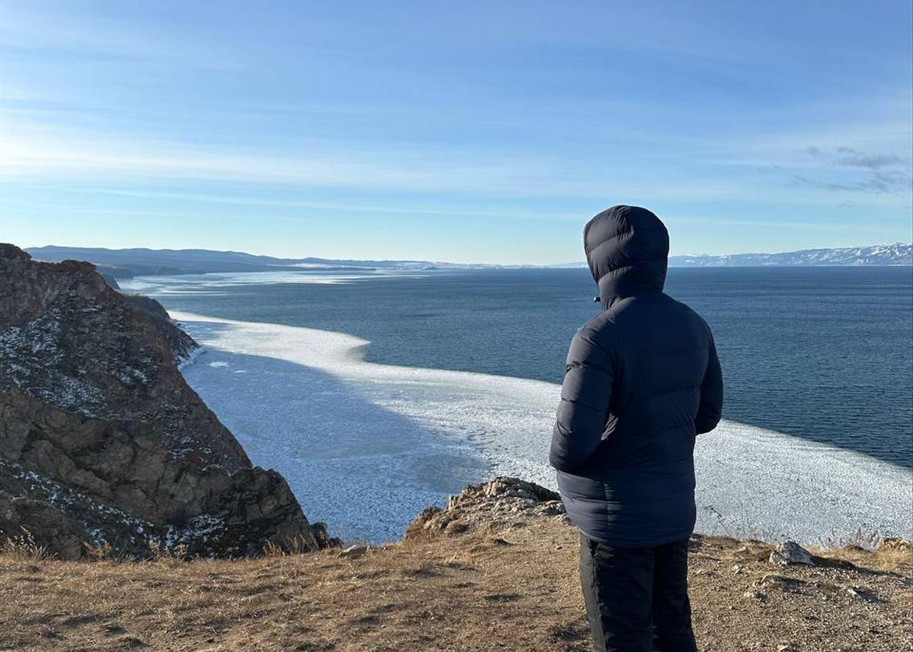 Были в межсезонье на Байкале. Байкал сам еще не застыл, снег лежит и девственная природа т