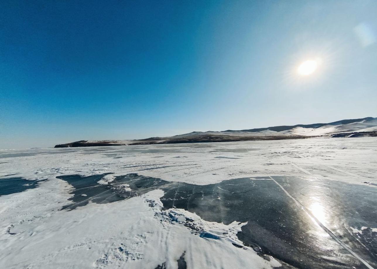 Сколько не смотреть фотографий и не слушать рассказов о Байкале, все равно величие природы поражает сразу.