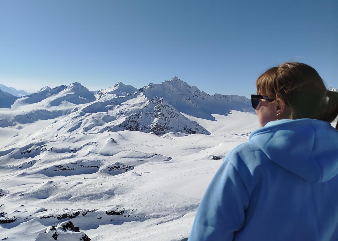 Тур отличный. Всё умеренно. Никуда не бежали. Никуда не торопились. На всех локациях даётся время погулять, всё посмотреть, зайти в магазин, в кафе