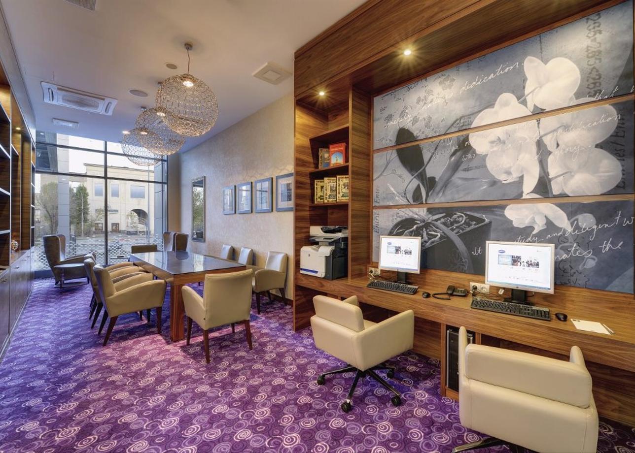 Отель «Hampton by Hilton»