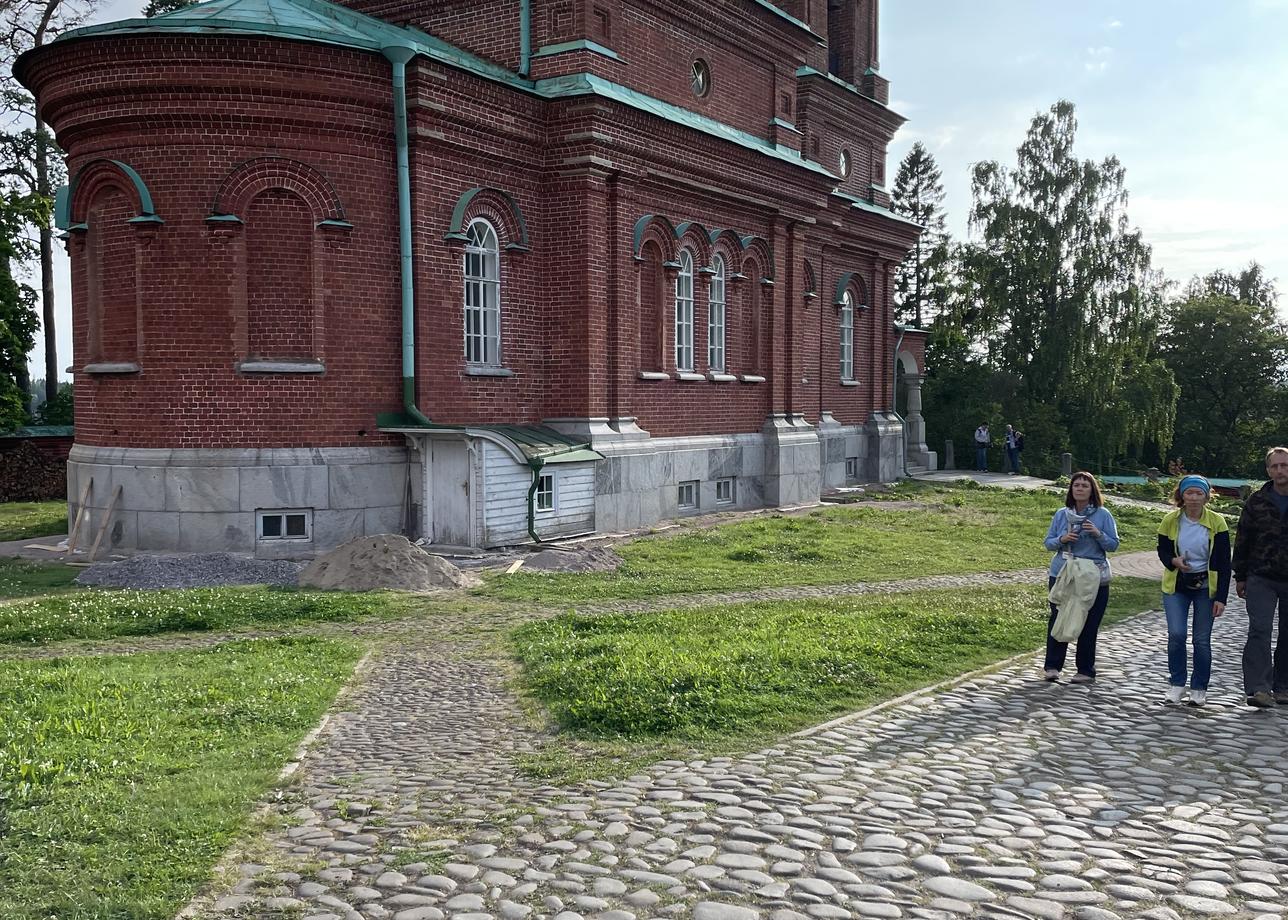 Добрый день! В целом поездка понравилась. Красивые места, хороший отель, бросается в глаза чистота везде.