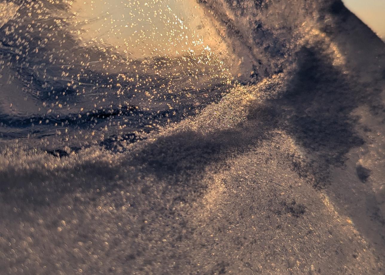 Самый прекрасный тур на Байкал! Были в почти в конце января, лёд уже окреп, буханки ездили.