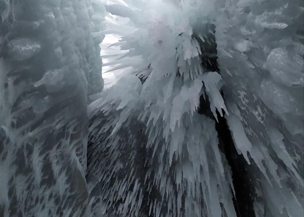 Поездку на Байкал мы с мужем давно планировали и вот наконец то получилось съездить. Программа тура