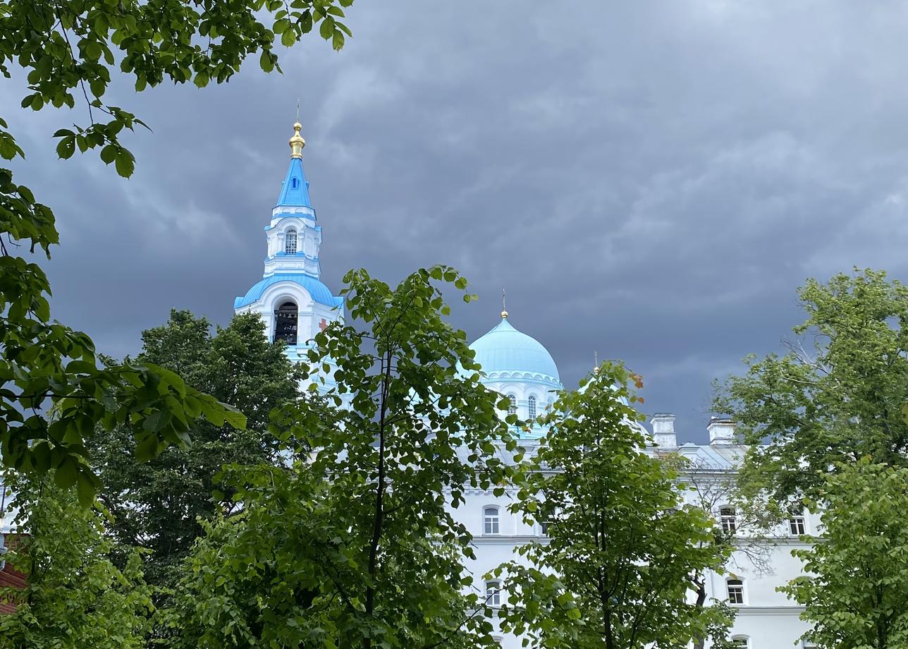 Первые два дня - все просто замечательно. Третий день - полупустой. Совершенно непонятно, почему при бронировании