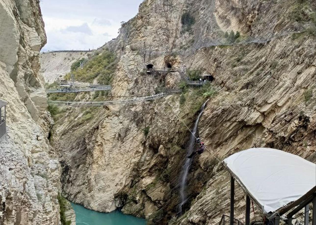 Здравствуйте! Поездка была отличная - супер гид и отличная компания)