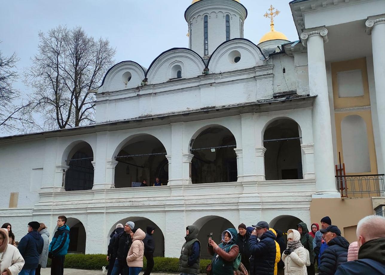 Особенно хочется поблагодарить нашего гида 🧑🏼‍🏫 — она была великолепна! Её рассказы были увлекательными и интересными