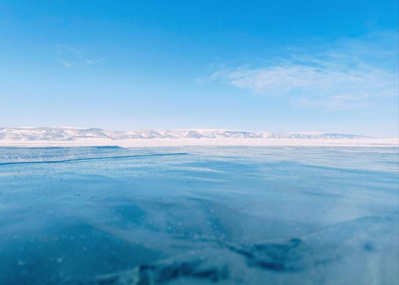 Сколько не смотреть фотографий и не слушать рассказов о Байкале, все равно величие природы поражает сразу.