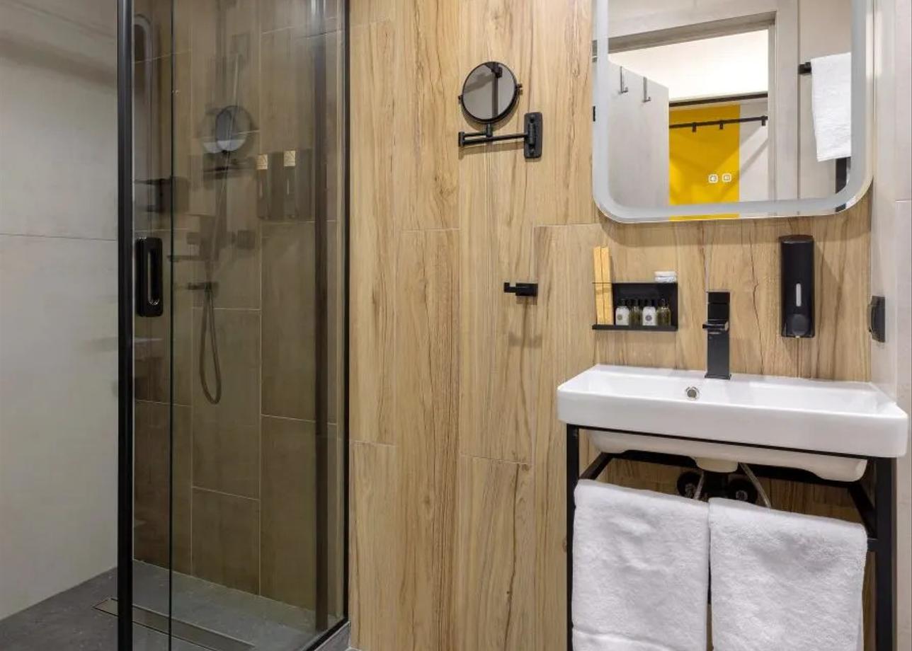 Гостиница «izzziUP COMMUNITY L&amp;C»