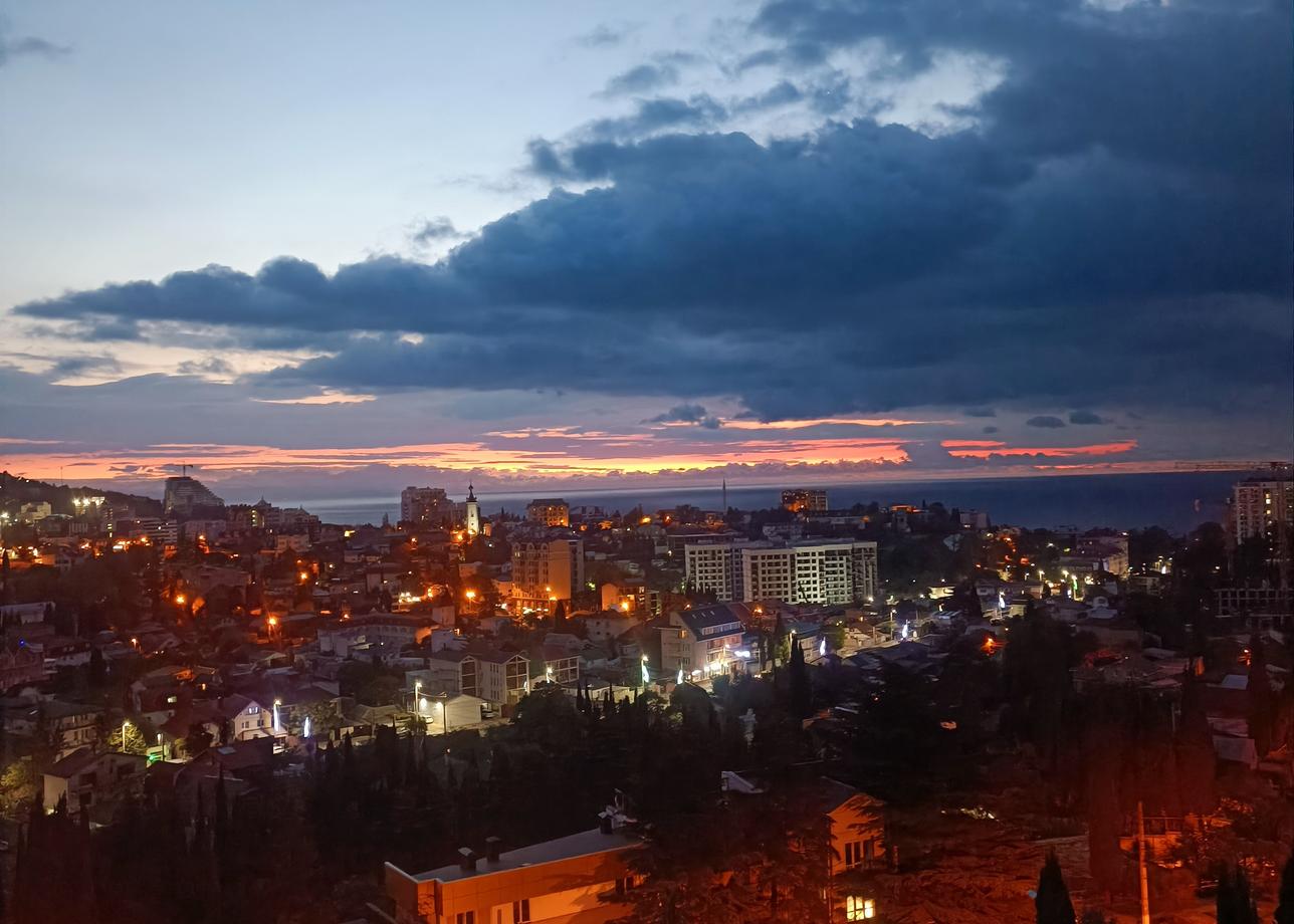 Отличное путешествие по полуострову! Наш гид, Виктория Евгеньевна, доступно и позитивно освещала особенности и достопримечательности нашего