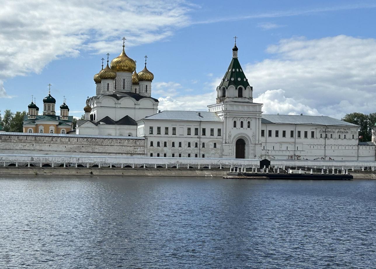 Тур понравился. Пять дней и четыре ночи. Достойное размещение в гостиницах Завтрак, обед, питание хорошее, голодными