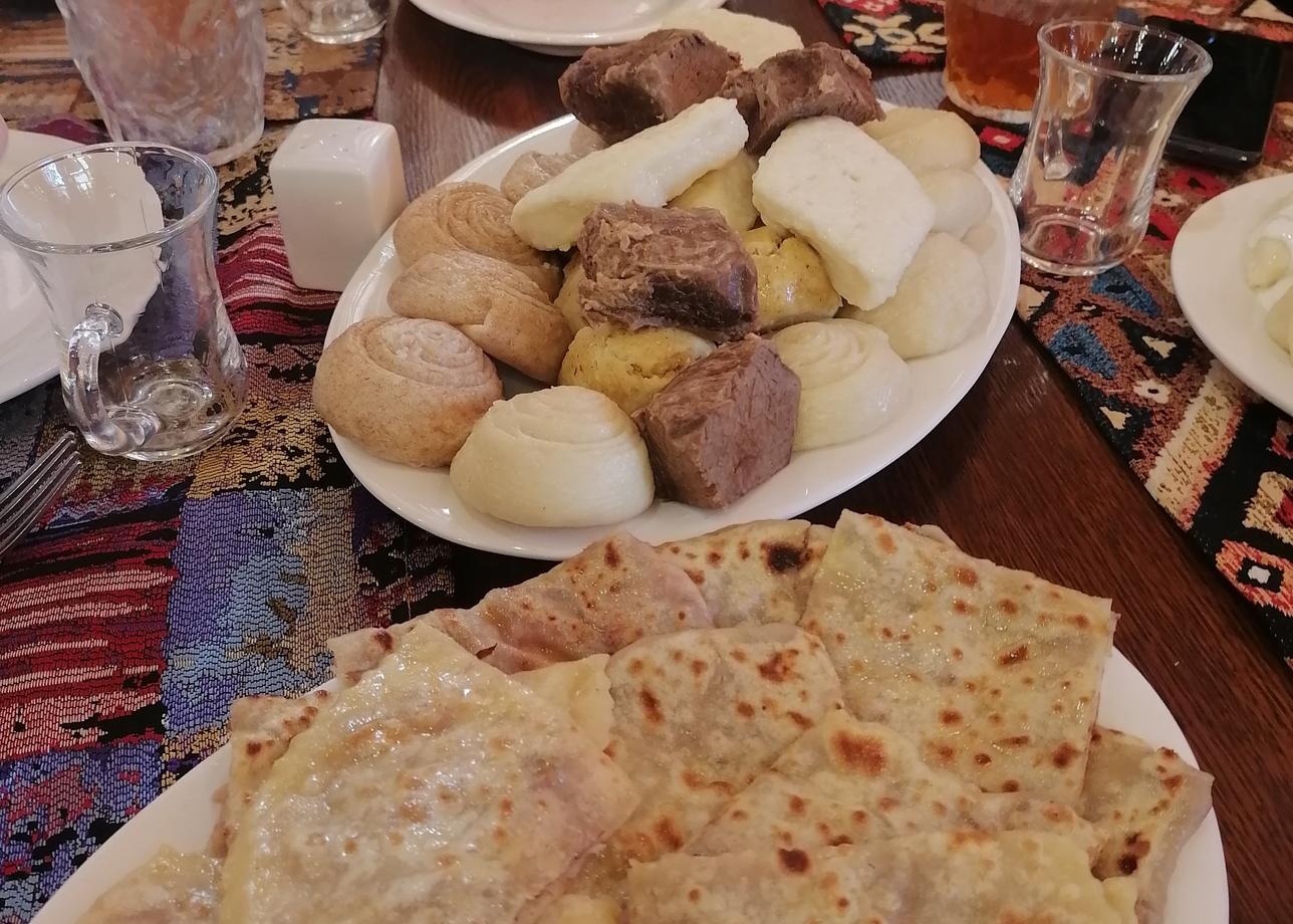 Добрый день, нам всё понравилось, наш гид Руслан лучший, очень всё прошло душевно, познавательно, насыщенно, вкусно,