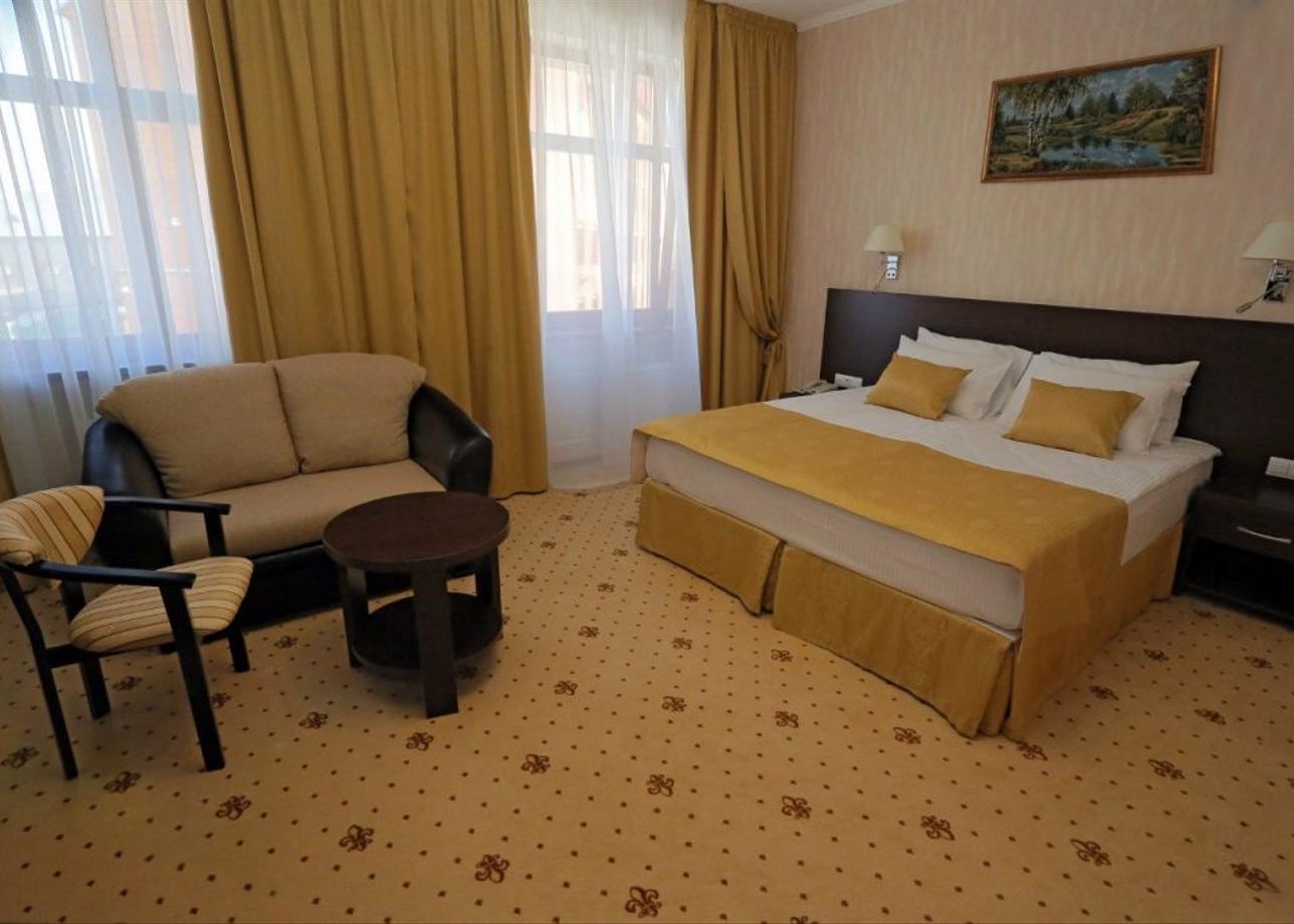 Гостиница «Урал-Тау» или аналогичная