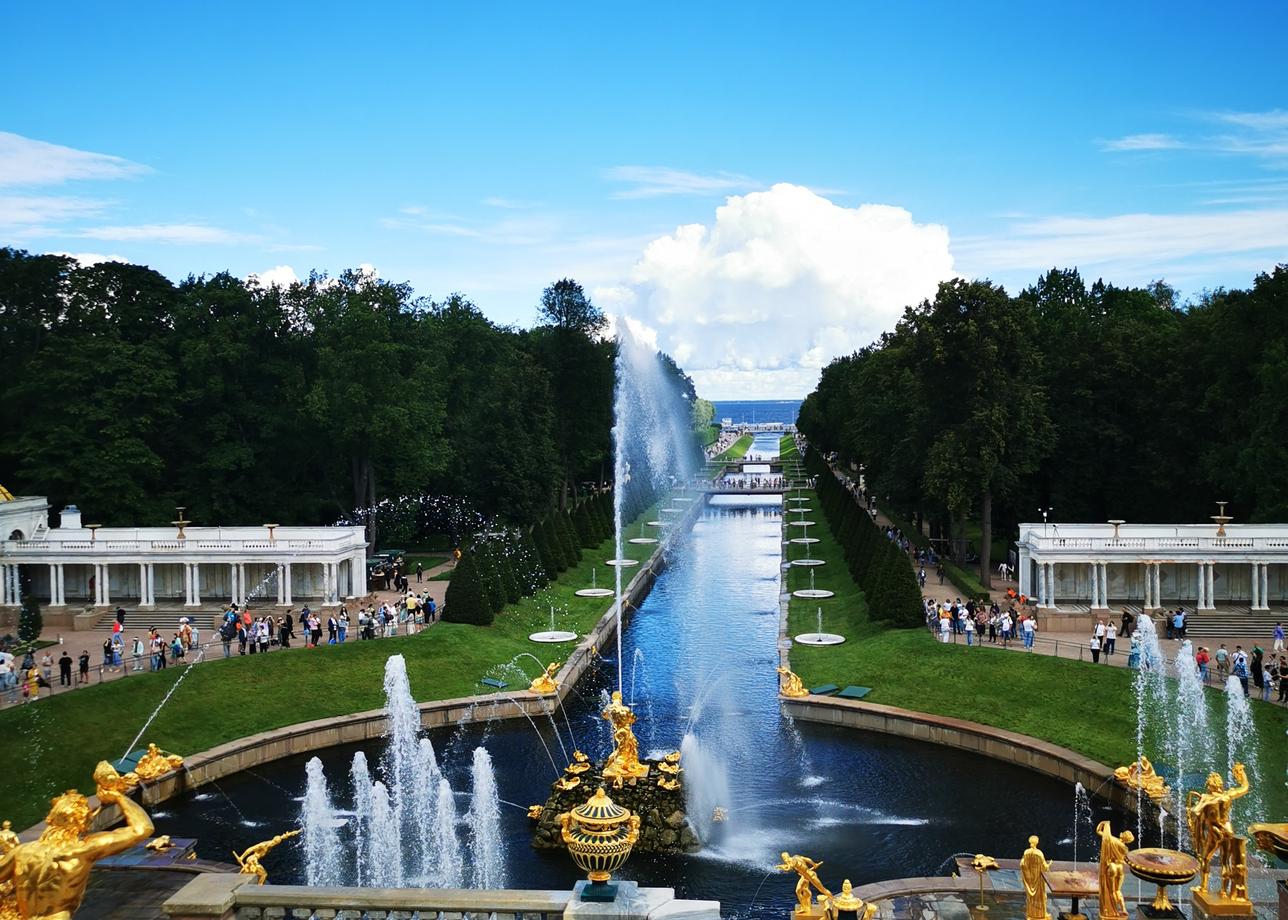 Тур понравился. Он был насыщен интересными фактами истории Санкт-Петербурга, красотой природы Карелии. Получен заряд эмоций. Экскурсоводы грамотные.