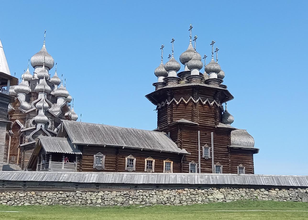 Тур очень понравился. Сортавала, Рускеала, Петрозаводск, Валаам, Кижи, Соловецкие острова, беломорские шкеры, водопад Кивач, Секирная гора,