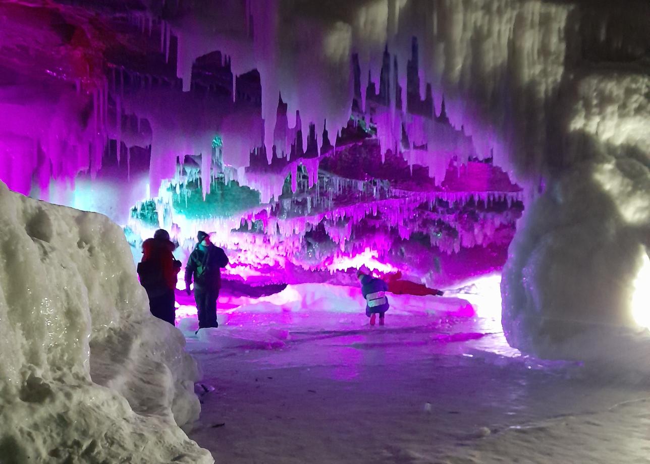 Очень рекомендую тур «Ледовый экспресс Байкала. Всё включено».