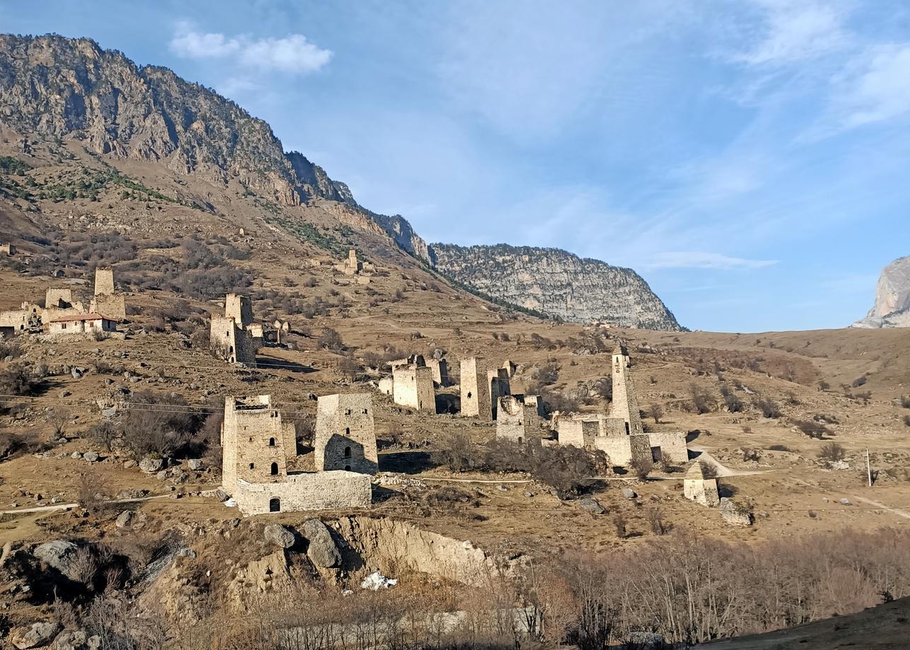 Программа тура составлена таким образом, что смогли посетить все достопримечательности (в основном это горная местность) в