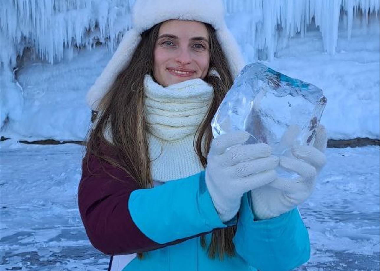 Тур «Лед Байкала. Всё включено» прошел на отлично в марте 2026 года. Во-первых, повезло с погодой: