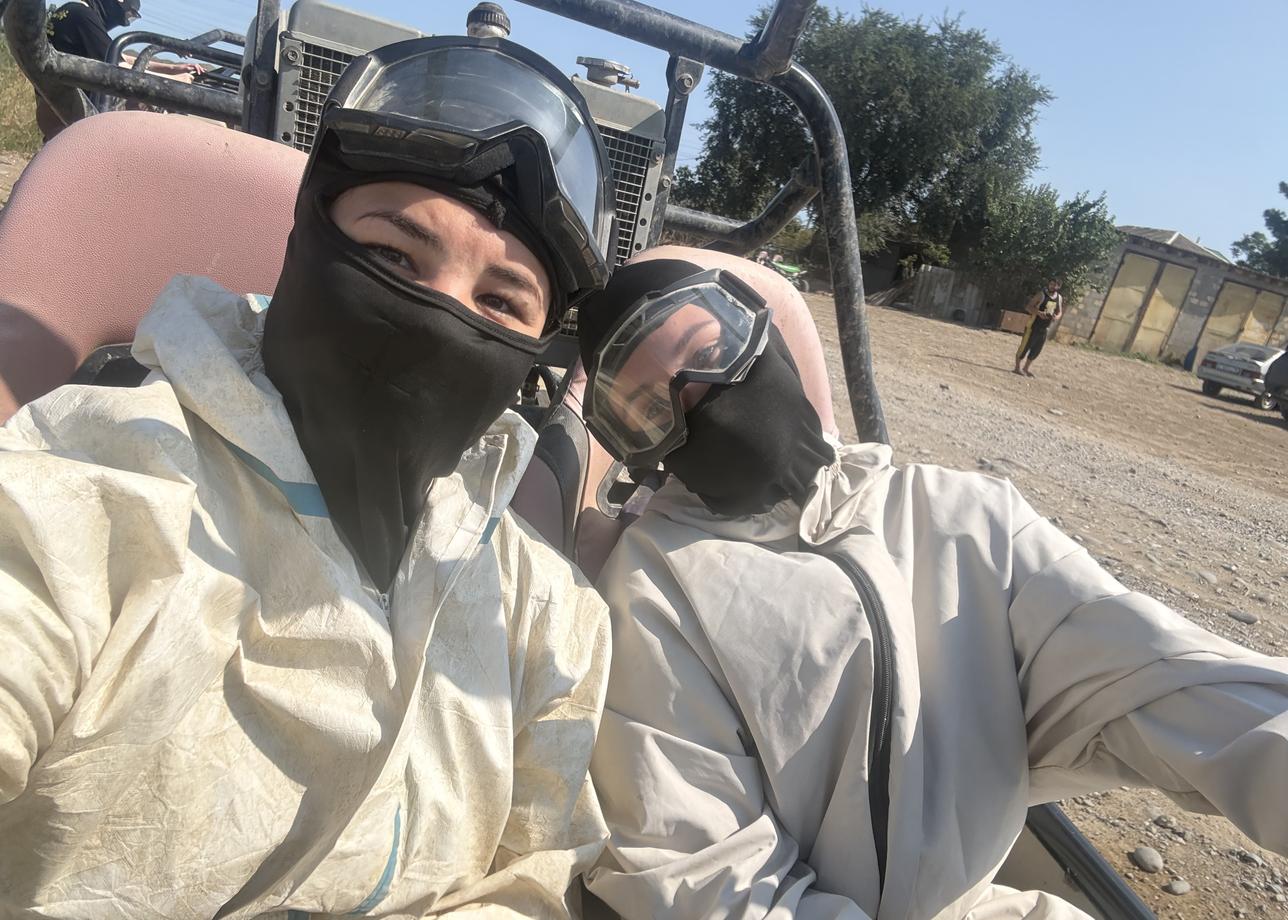 Я поехала одна в молодежный тур. Мне просто каждый второй говорил «Ты не вернёшься/ Тебя украдут/