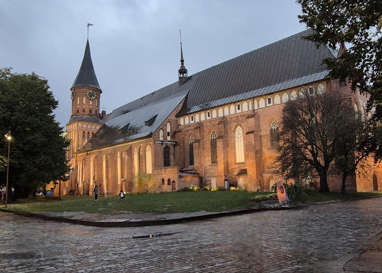 Организатор вовлеченный, туры наполнены отличными локациями, не было никаких проблем, всё отлично!