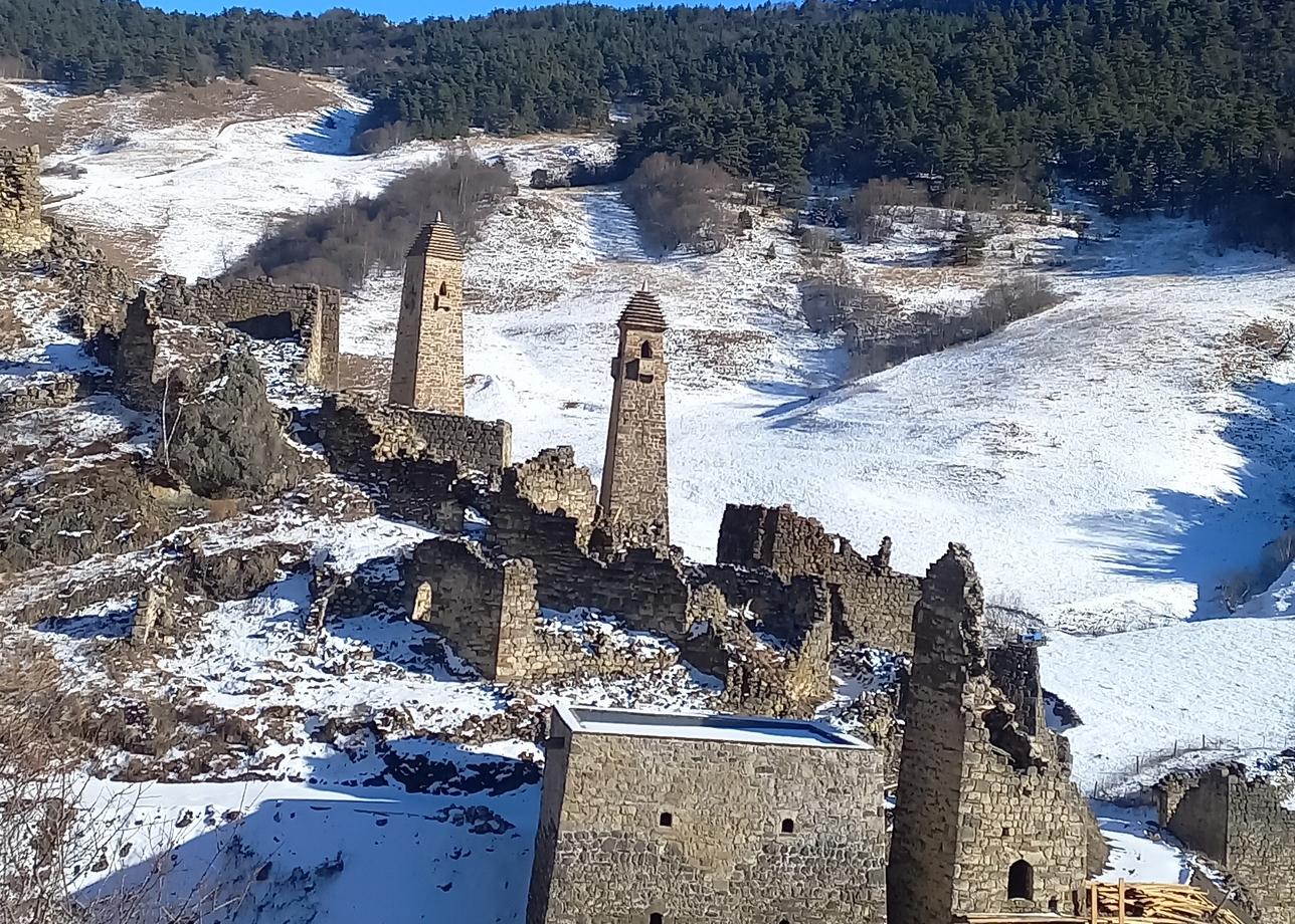 Недавно вернулись из солнечной Ингушетии. Тур 6 дней, из них 2 дня - трансфер, 4 дня- трекинг.