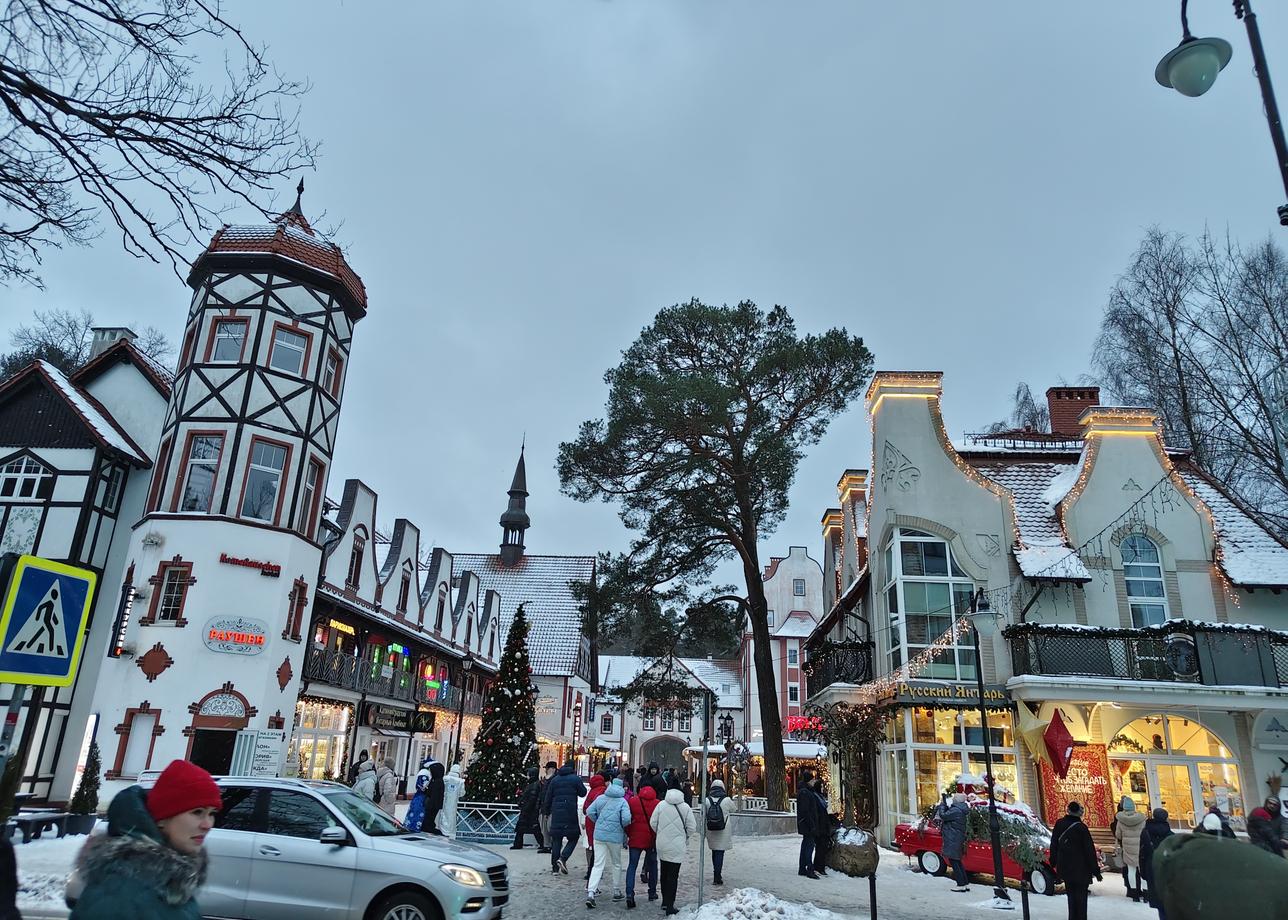 Очень понравился тур. Организовано все отлично, очень интересный экскурсовод, хорошие автобусы и водители. Проживали в г