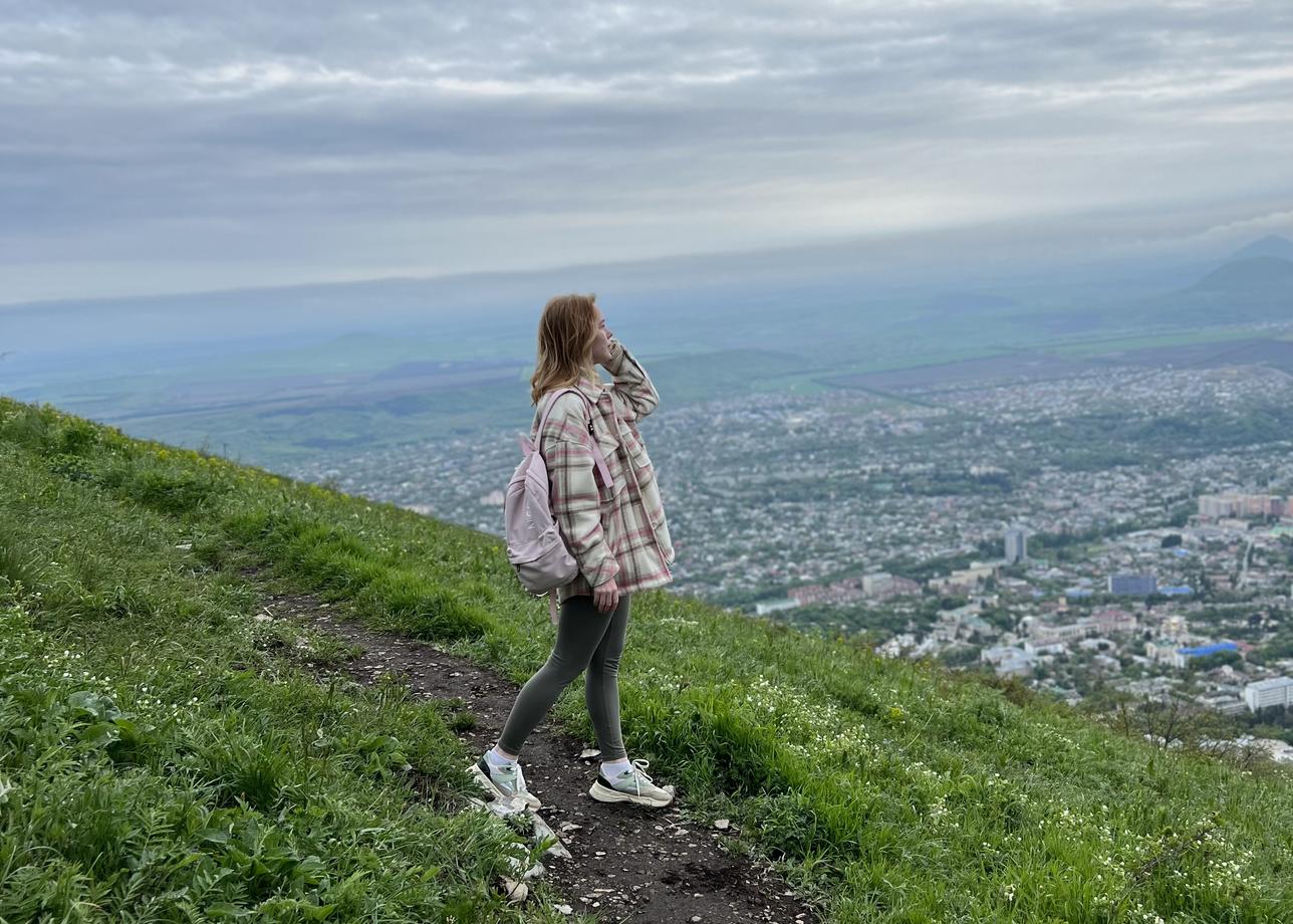 Очень довольны. Ездили с подругой. 1-й день гуляли по Пятигорску, посетили место дуэли Лермонтова, гору Машук