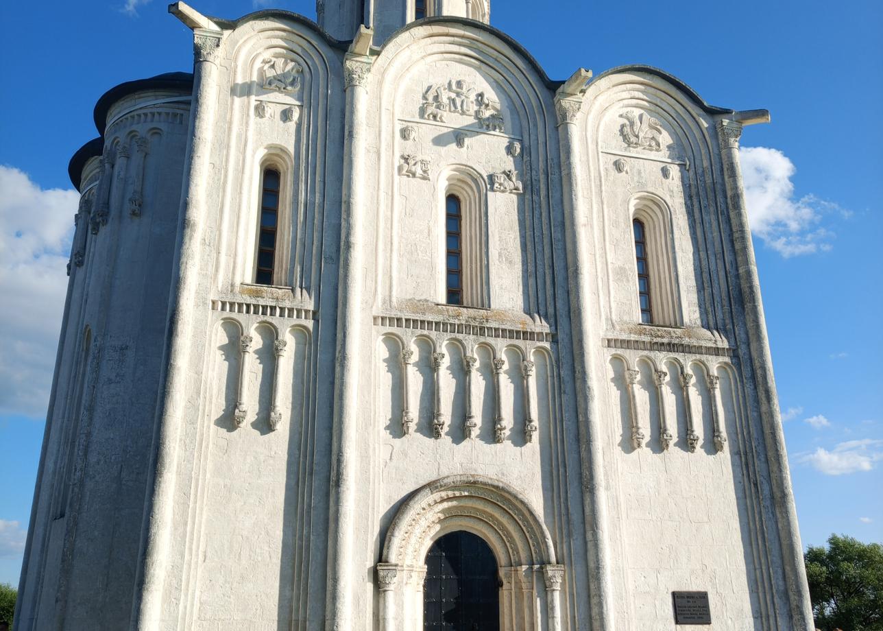 В восторге от поездки.