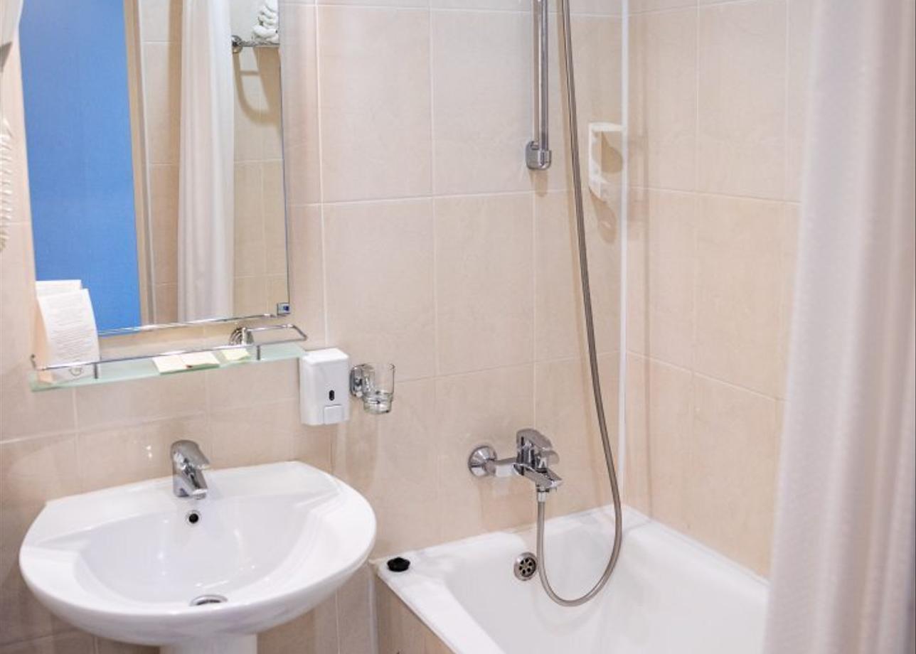 Отель «Дис»