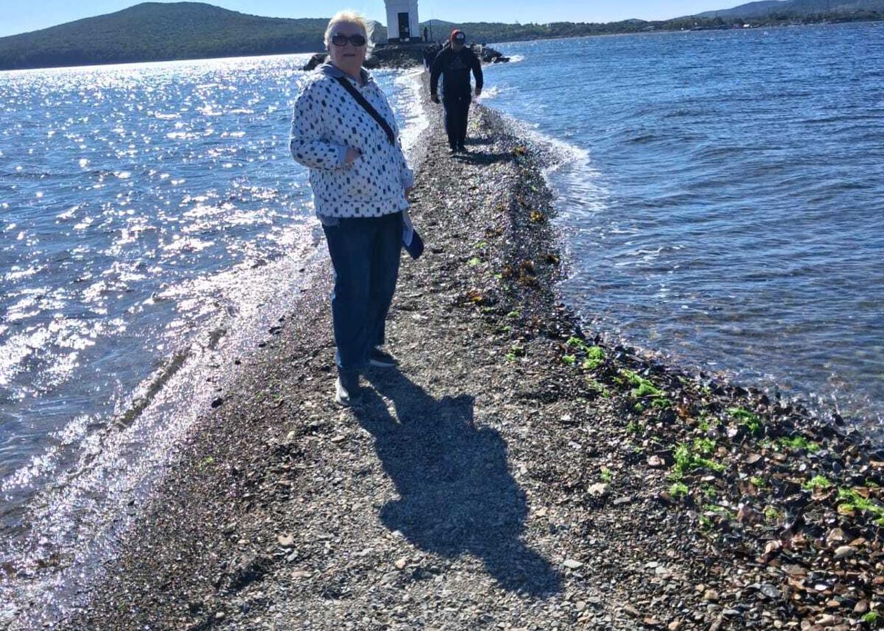 Владивосток-это космос!!! Сопки, заливы Японского море создают потрясающую картину. Величественные мосты "Русский и Золотой "головокружительно красивы.
