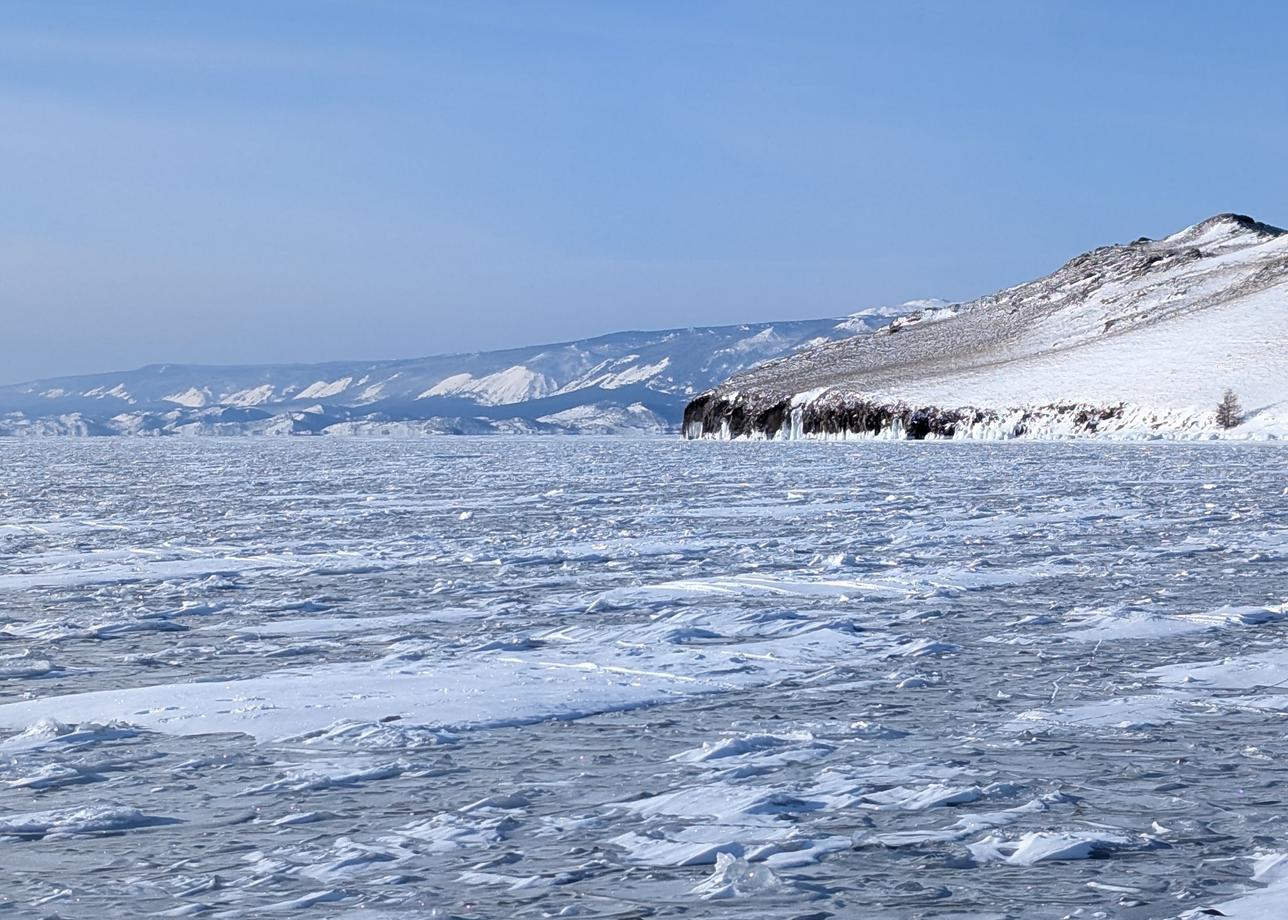 Самый прекрасный тур на Байкал! Были в почти в конце января, лёд уже окреп, буханки ездили.