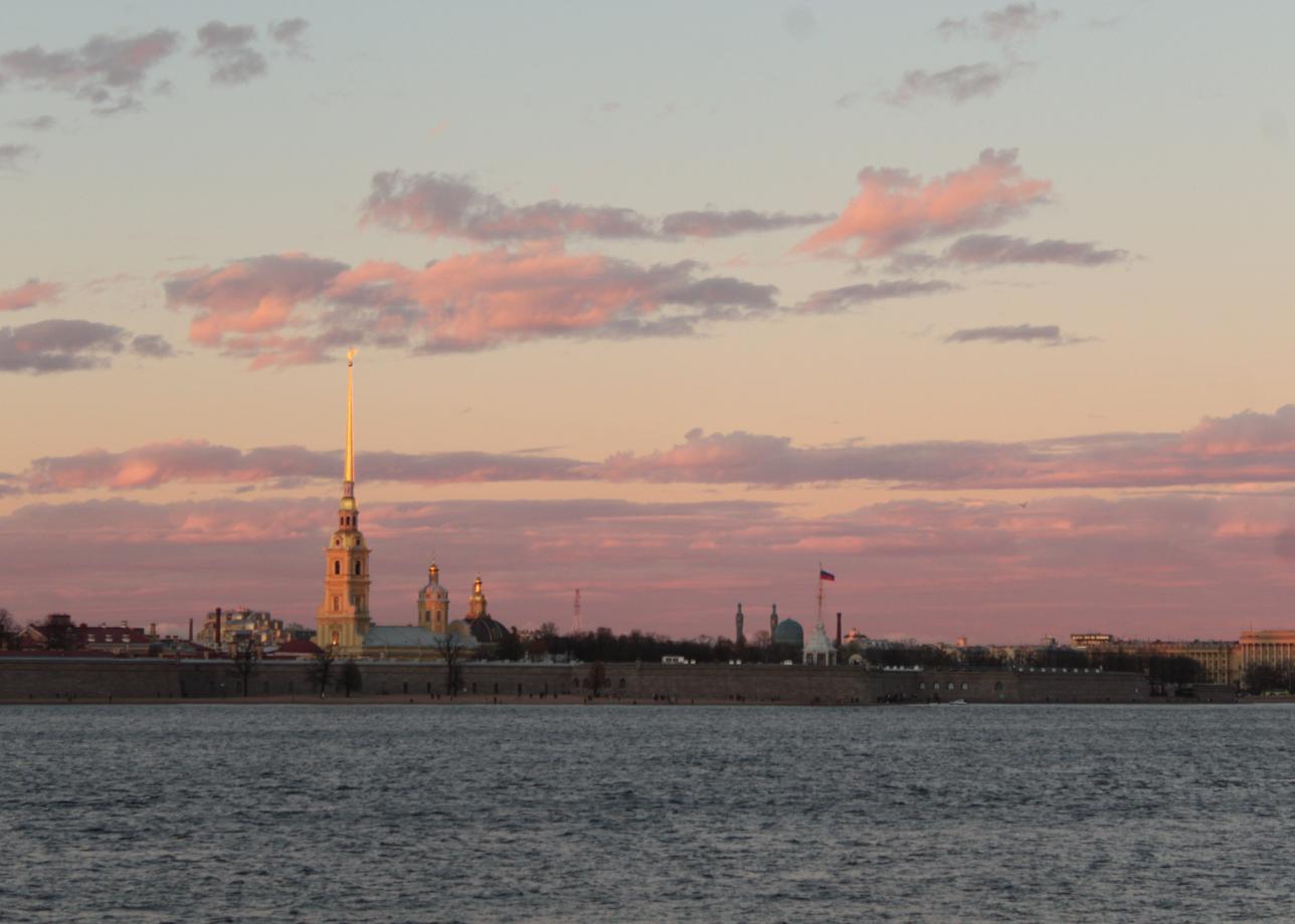 Праздник фонтанов в Петергофе