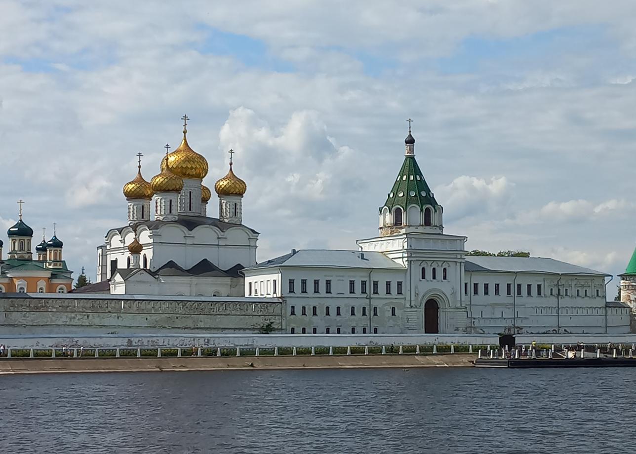 Поездка понравилась! Чёткая организация, профессиональное сопровождение, интересные экскурсии. Жаль, что мало времени провели в Ярославле и Костроме