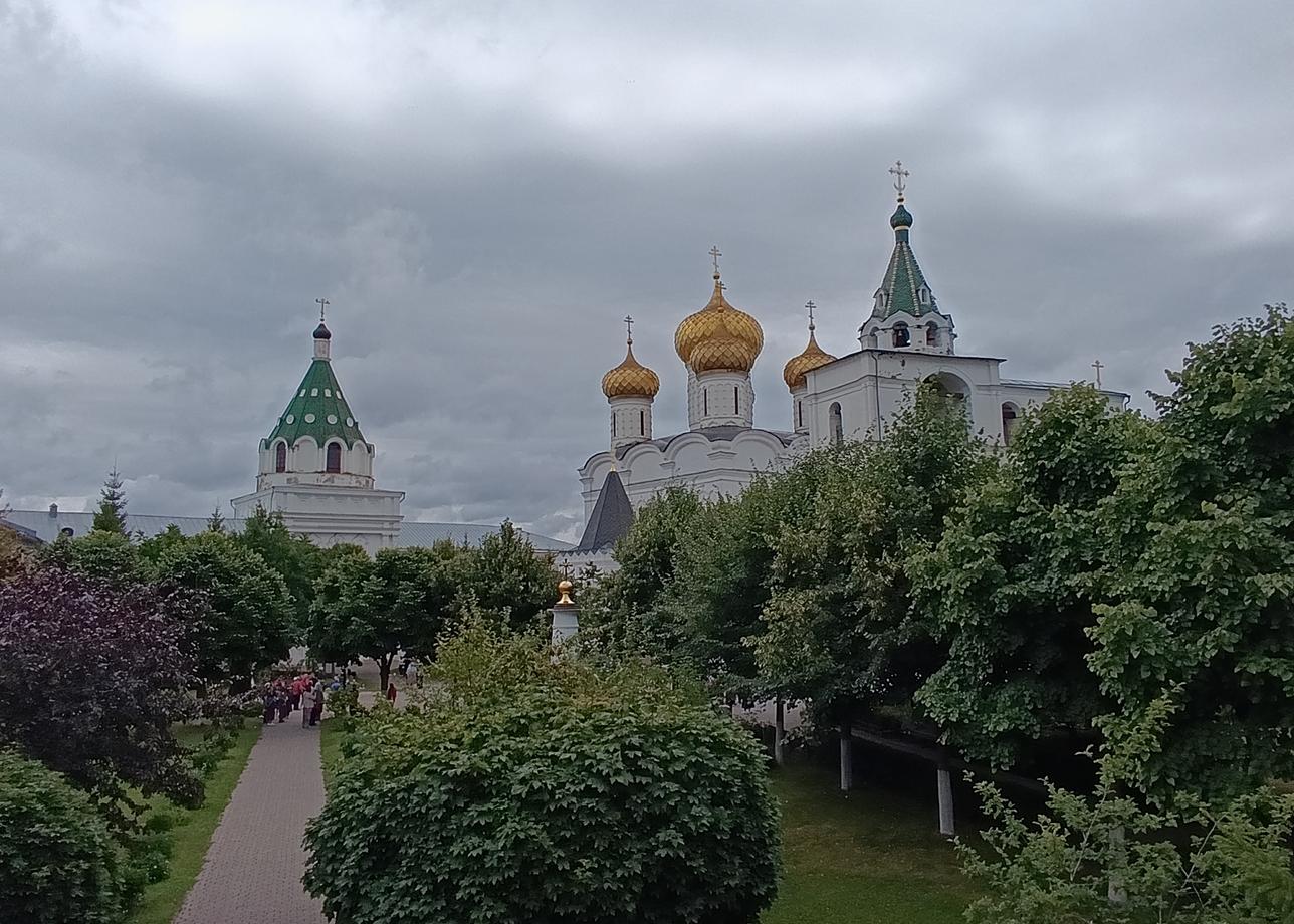 Впервые в автобусном туре по России. Тур очень понравился. Из гидов особенная благодарность Саше Князеву из