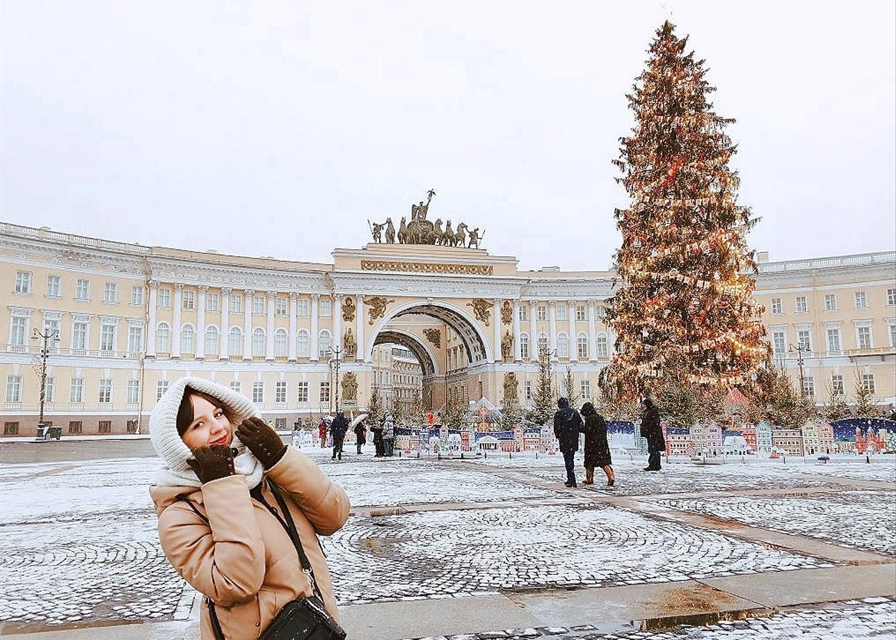 Ездили на 3 дня в Санкт-Петербург. В первый день была обзорная и очень интересная экскурсия, гид
