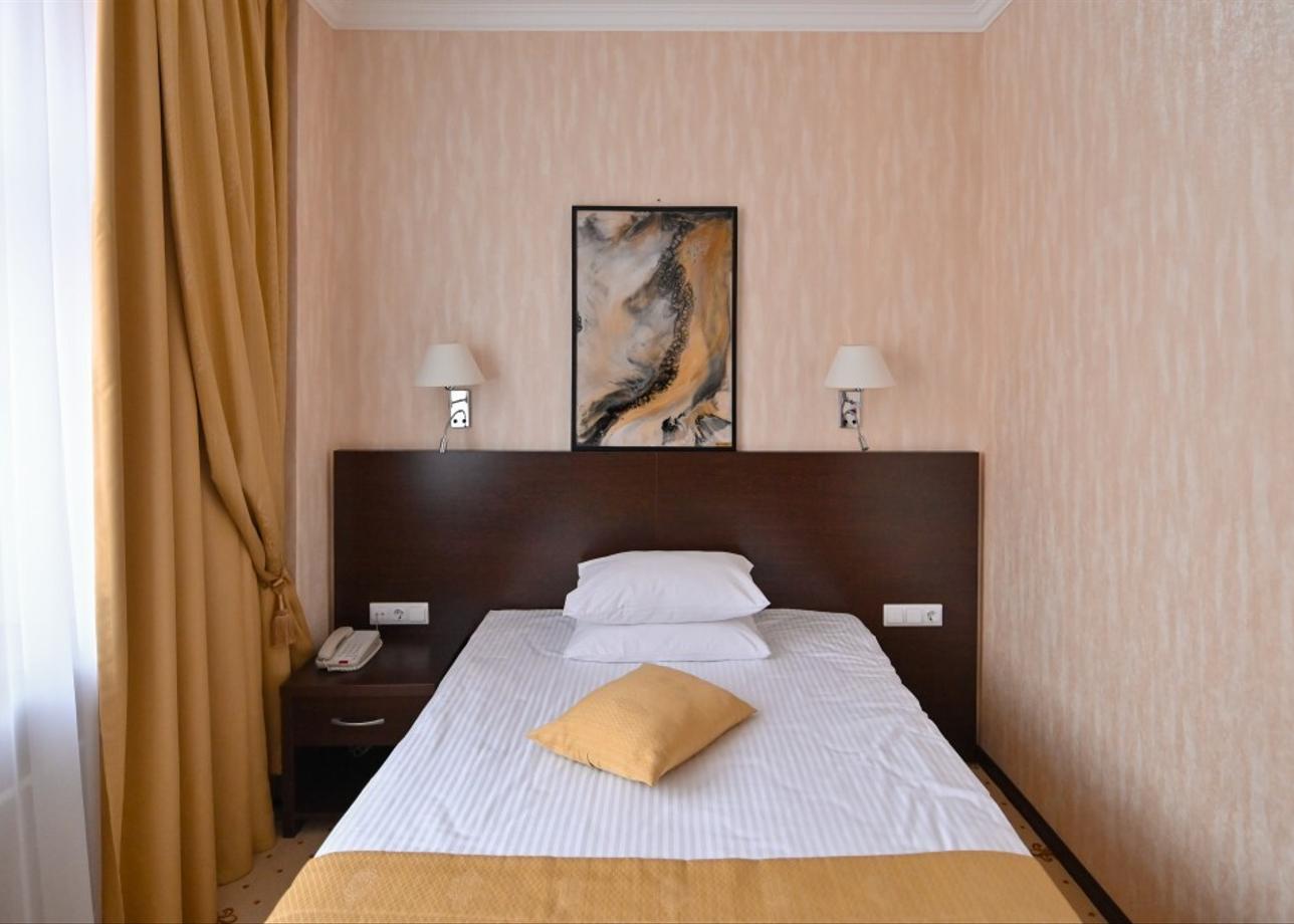 Гостиница «Урал-Тау» или аналогичная