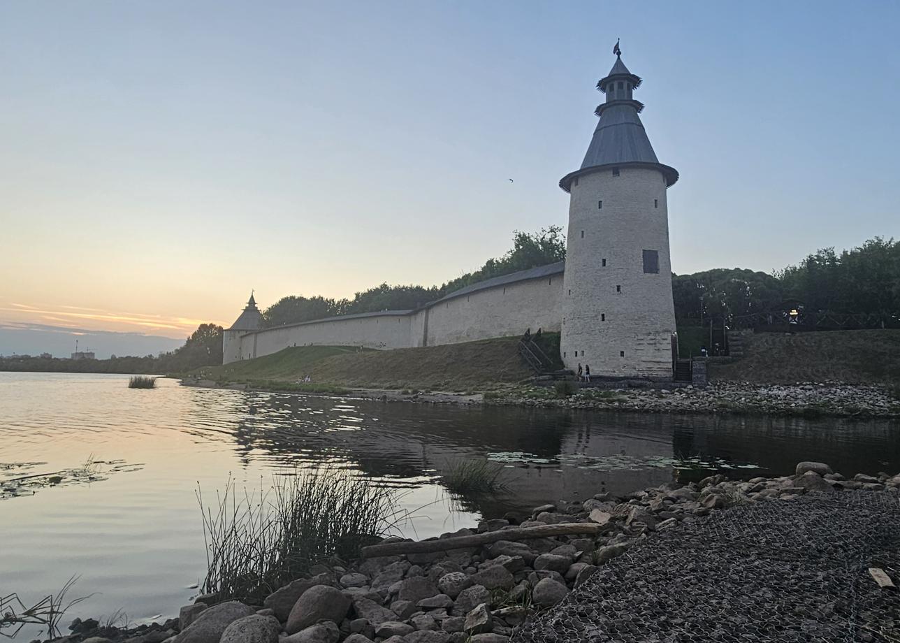 С Урала или из Сибири добираться до места начала тура, конечно, непросто - через Москву или