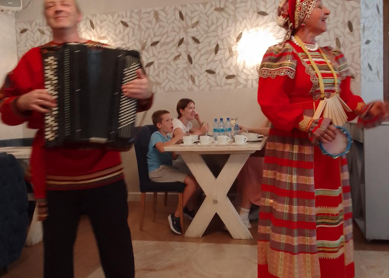 Осталась очень довольна, тур просто потрясающий! Старинные города, с их историей, архитектурой, красивейшая природа, самобытность каждого