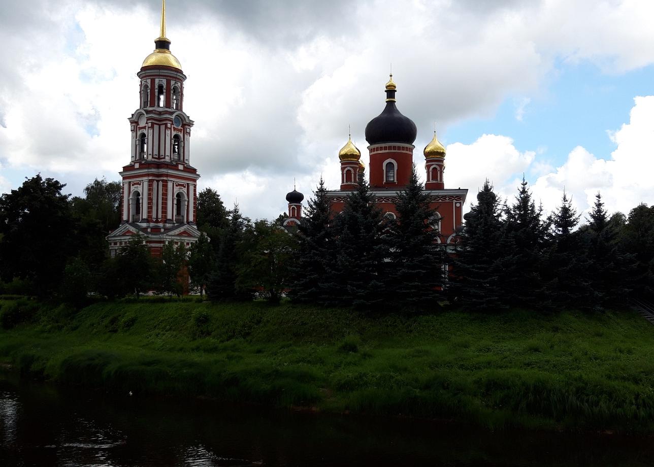 Брали экскурсионный пакет без проживания. Гид сориентировала по всем интересующим нас вопросам.