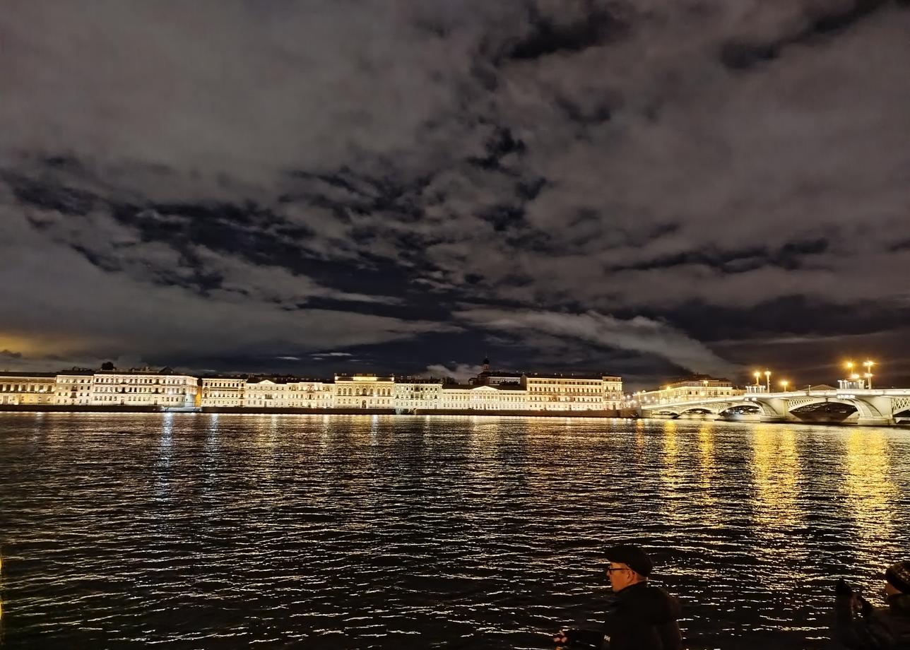 Очень понравился тур, отдельное внимание гиду. Рассказы и экскурсии интересные, не монотонные. В людных местах выдавали наушники