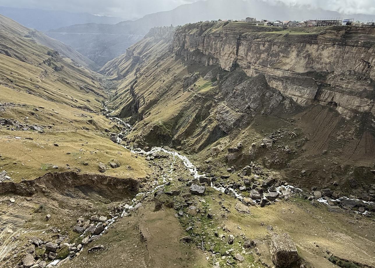 Невероятное путешествие! Просто невообразимые пейзажи до мурашек! Каспийское море - просто картина Айвазовского в живую! Очень