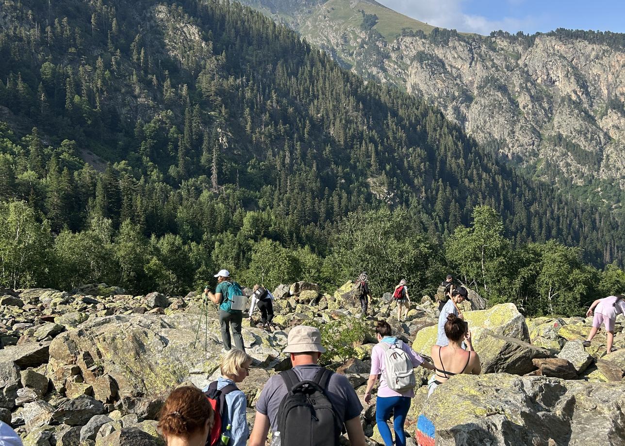 Прекрасные места, отличный гид, с точки зрения организации тоже никаких замечаний. Но чтобы тур был максимально