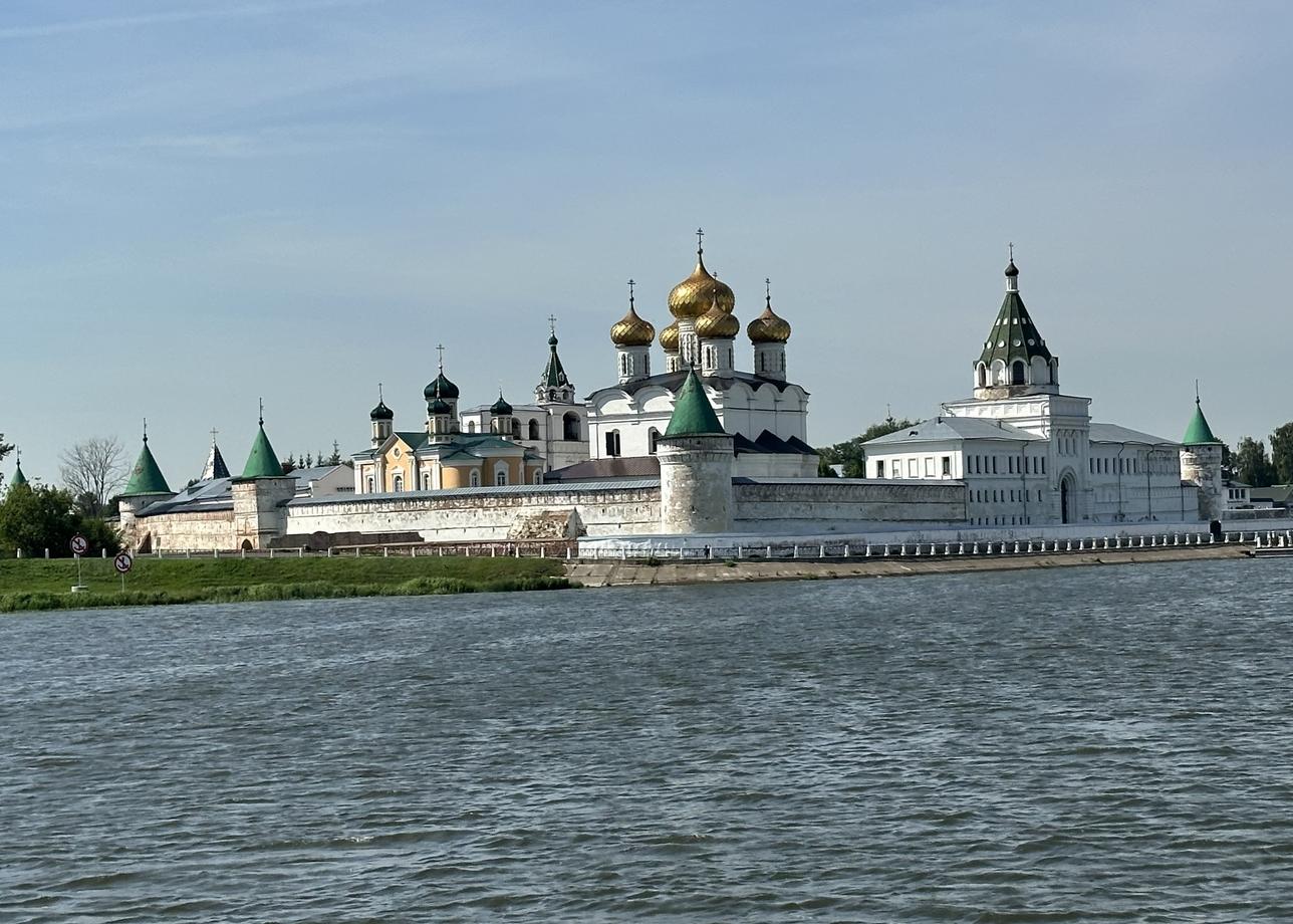 Выражаем свою благодарность гиду Марине Лукьяновне и водителю Юрию Васильевичу за профессионализм и отношение к своей