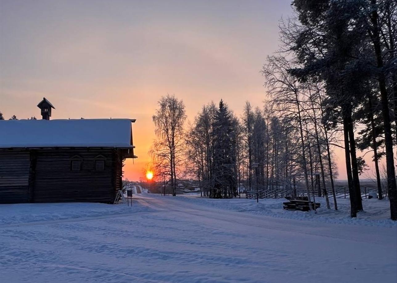 Очень красиво! Можно сказать даже купалась на южном побережье Северного Ледовитого океана😜😜😜