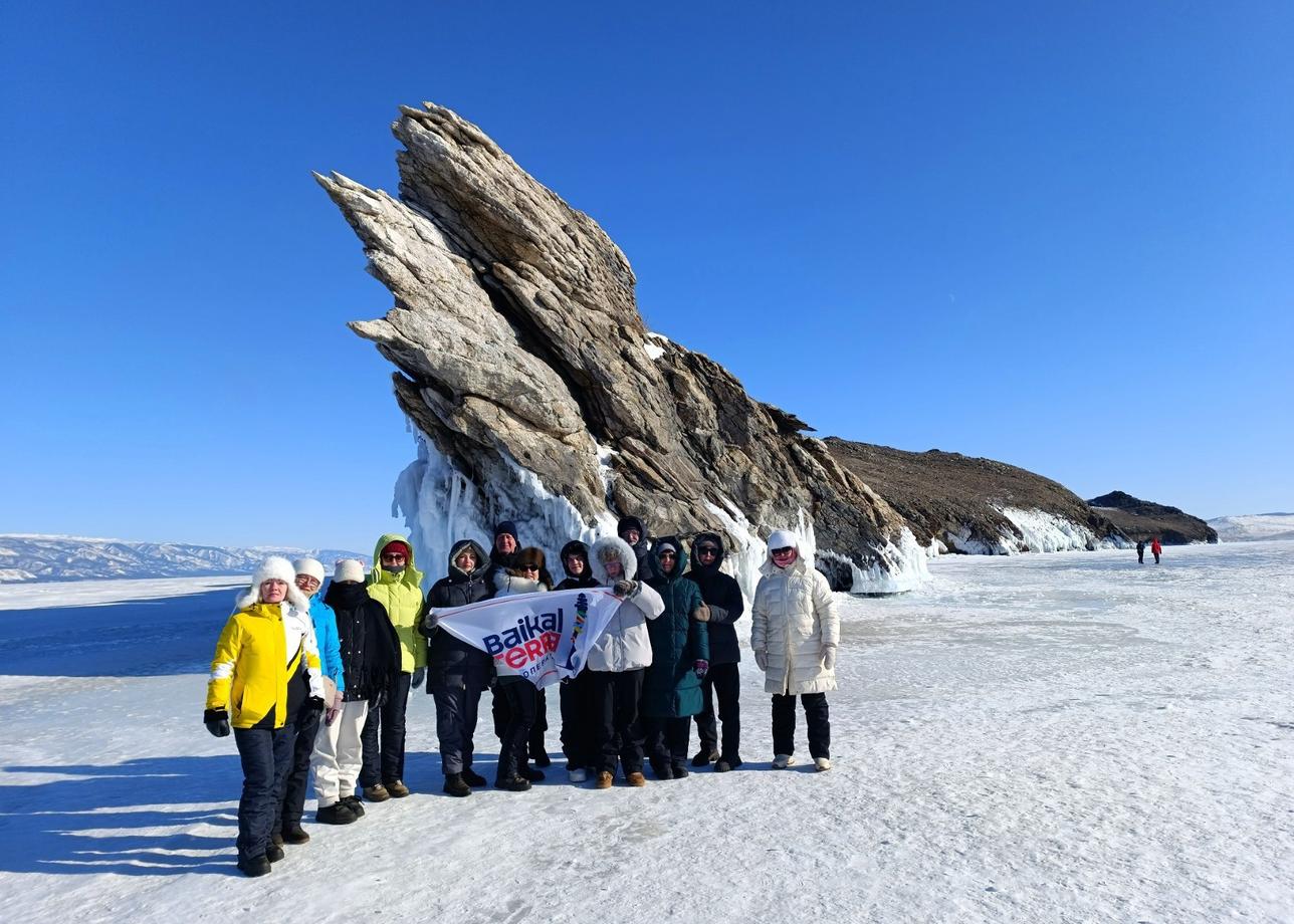 Сколько не смотреть фотографий и не слушать рассказов о Байкале, все равно величие природы поражает сразу.