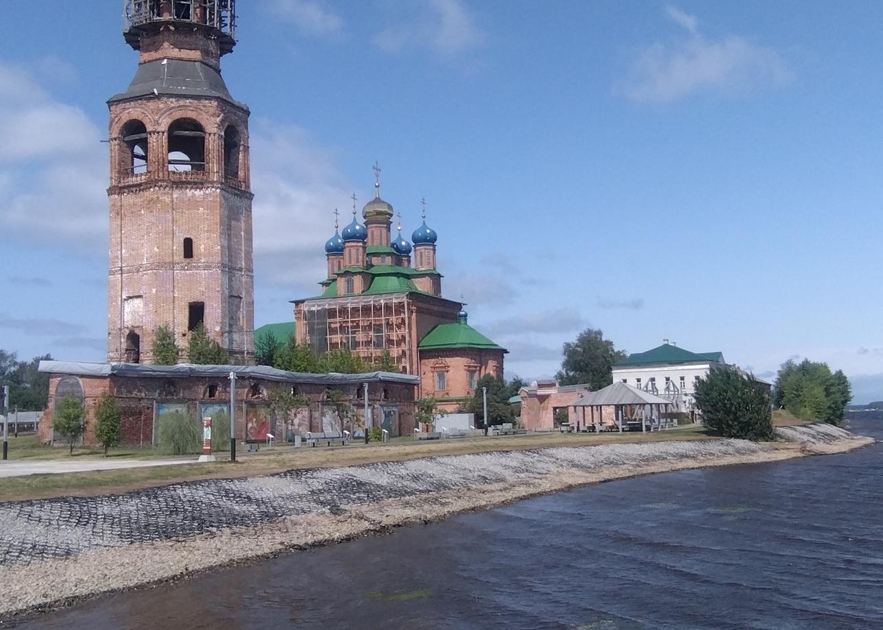 Тур требующий физической подготовки. За 1 день прошел в гору и обратно 20 км. На вторую гору идти не решились. Судя по фоткам там тоже было красиво