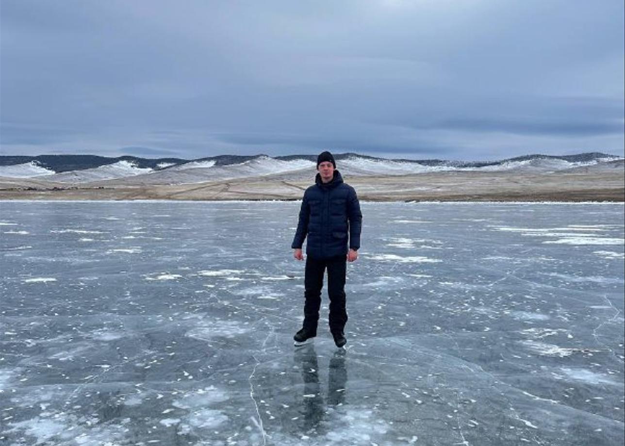 Были в межсезонье на Байкале. Байкал сам еще не застыл, снег лежит и девственная природа т