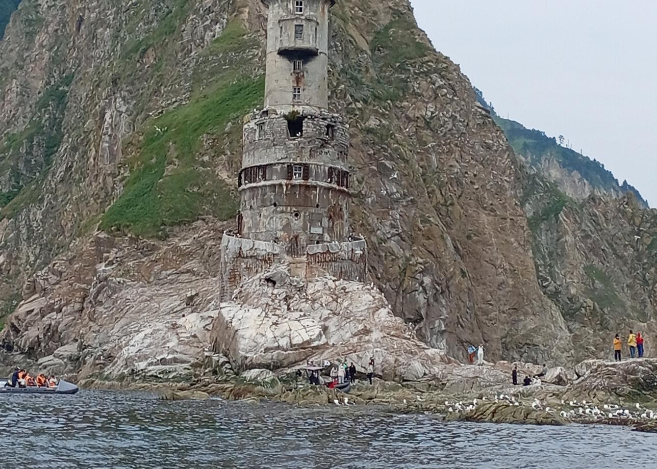 Наш гид Анастасия просто супер. Видно, что она любит свой Сахалин, рассказала нам много о нем интересного и любопытного. Большое спасибо!