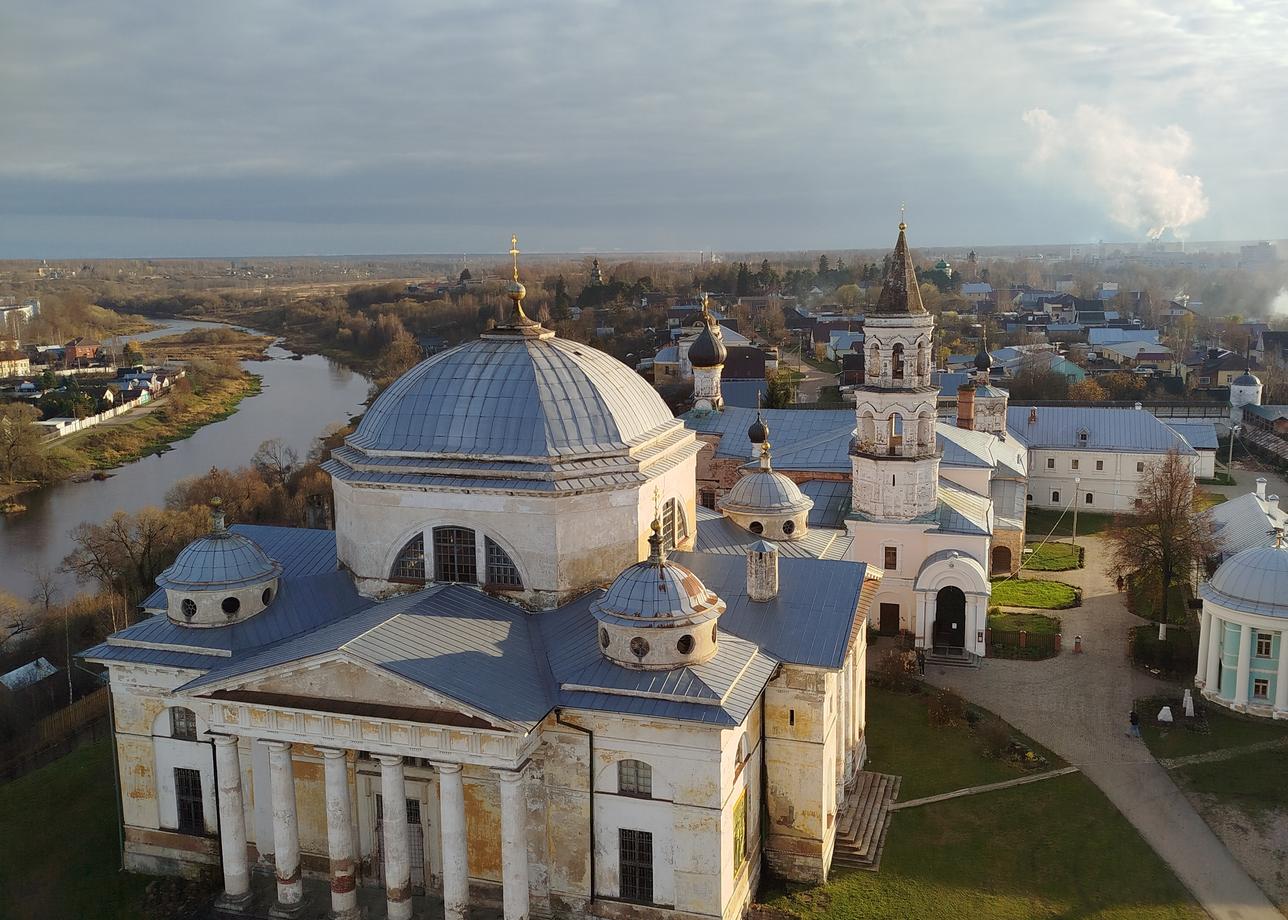 Хорошая поездка, насыщенная интересной информацией. Очень понравилась Тверь: набережная Волги, Трёхсвятская улица, музей козла (экскурсия в